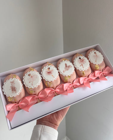 Cake pops, cakesicles and more